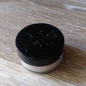 Kat Von D lock it setting powder